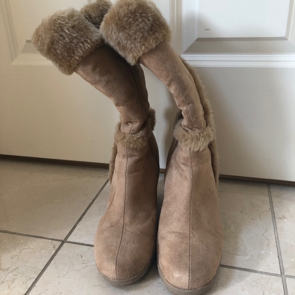 Boots - Picture 2 of 6